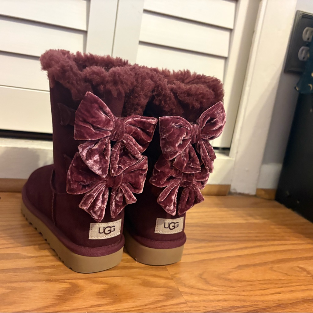 Crushed Velvet Bailey Bailey Bow Ii Uggs (Size 7 Womens)